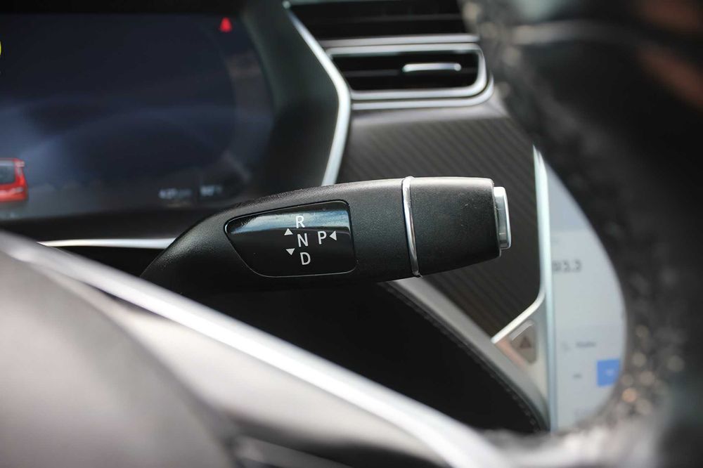 Tesla Model S P85D      2015