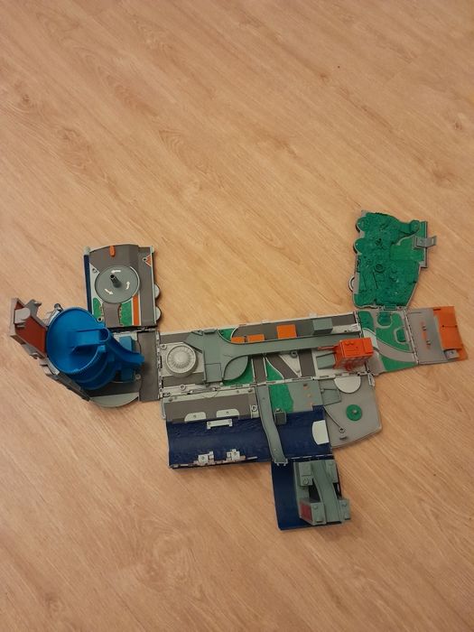 Vendo Camião de Brincar para Criança muito bonito em bom estado