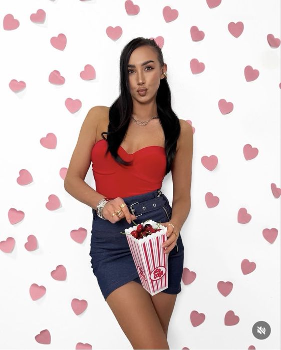 Body czerwone lamilla z chokerem ,