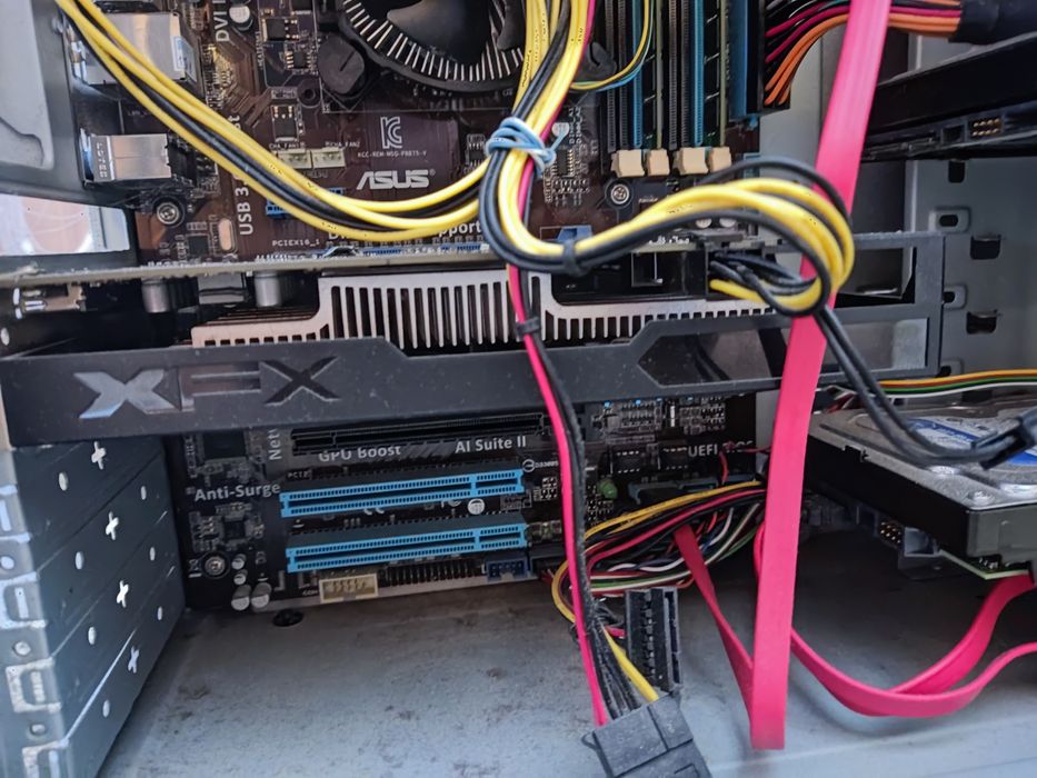 Продаю власний комп'ютер в зв'язку з тим, що купив собі ноутбук.