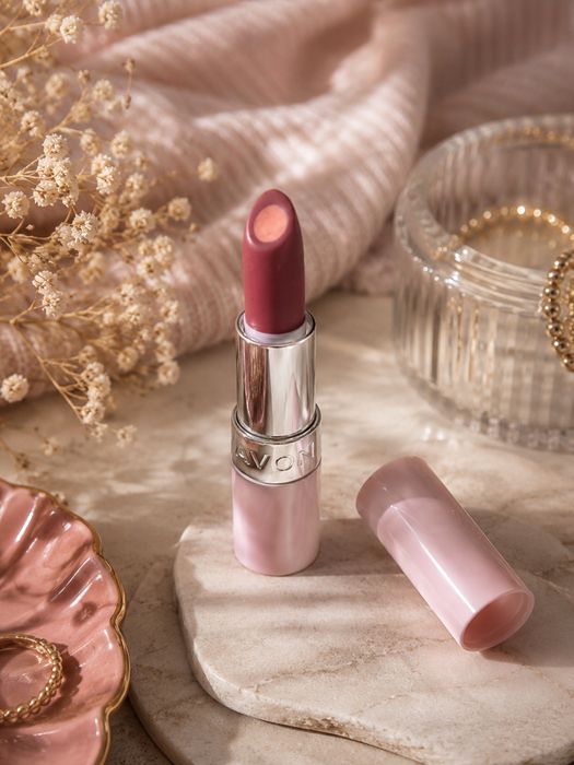 AVON Marsala pomadka do ust – różowo-bordowa szminka