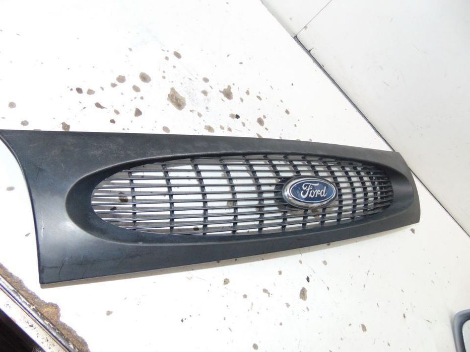Ford fiesta 97 grelha central e espelho