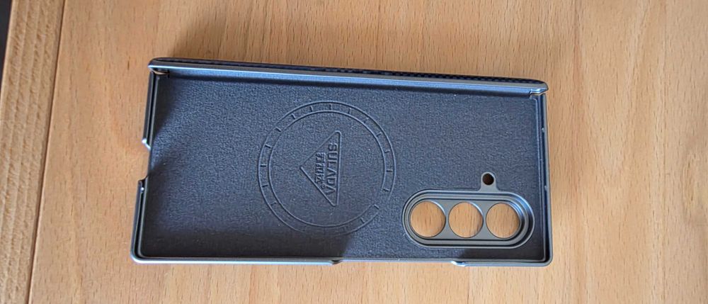 Ekskluzywne etui do Folda 7