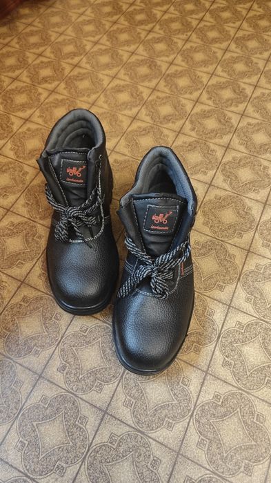 Рабочие ботинки стальная вставка 42 размер