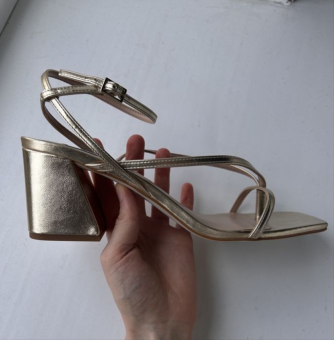Золоті босоніжки Steve Madden, 39