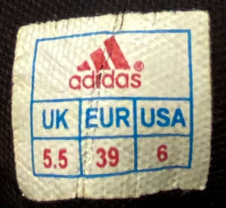 Футзалки adidas.