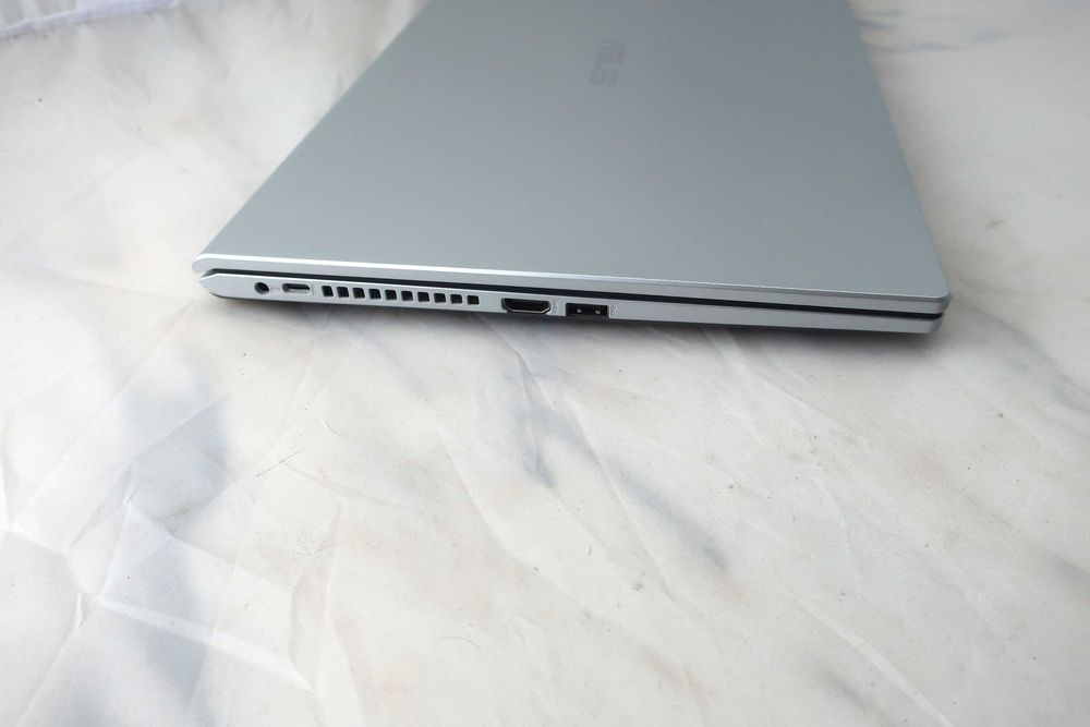 Asus vivobook m515 ryzen 5 8gb ram win11