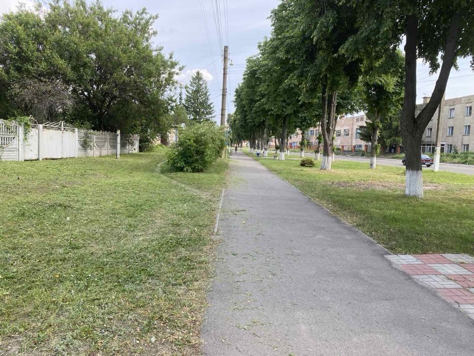 Продам земельну ділянку в центрі с. Іркліїв!