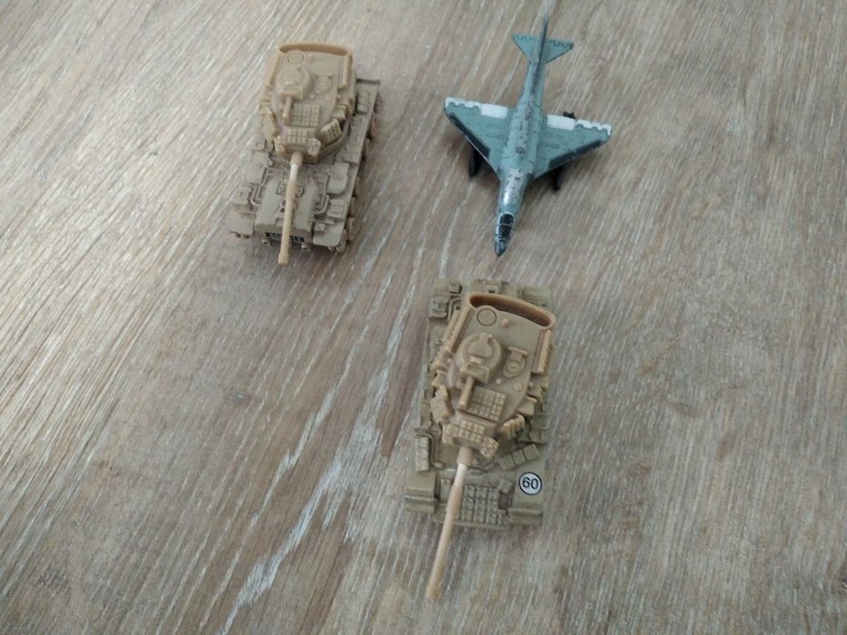 продам модели автомобилей  Matchbox, Realtoy