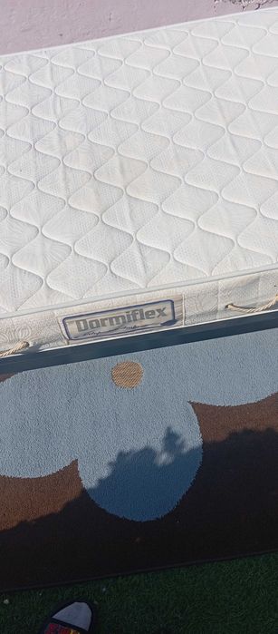 Cama ferro solteiro completa com carpete