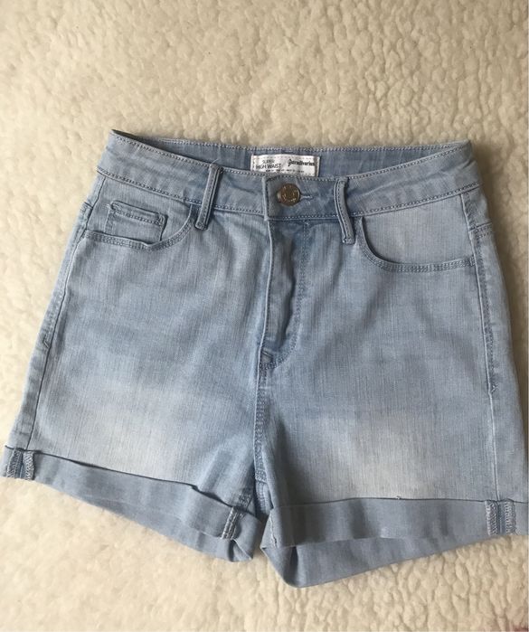 Krótkie szorty wysokim stanem Stradivarius jasny dżins niebieskie