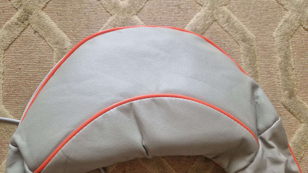 Masażer Shiatsu szary na prąd