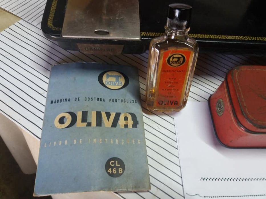 Oliva 46B com manual, caixa e garrafa de óleo originais (Reservada).