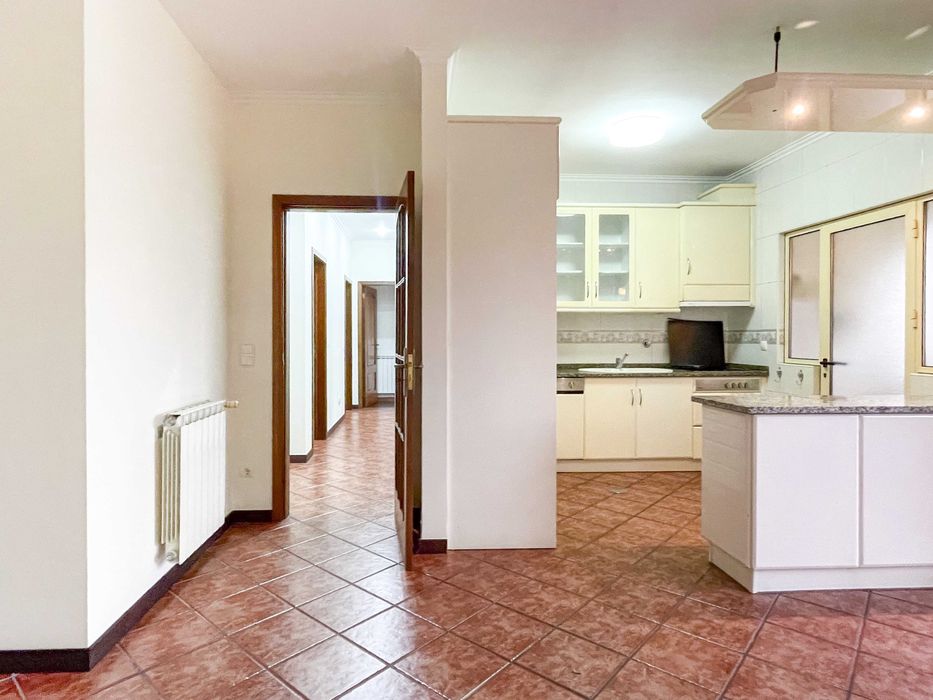 Aluga-se Apartamento T2 na Rua Sacadura Cabral, 55 - Ovar - Furadouro