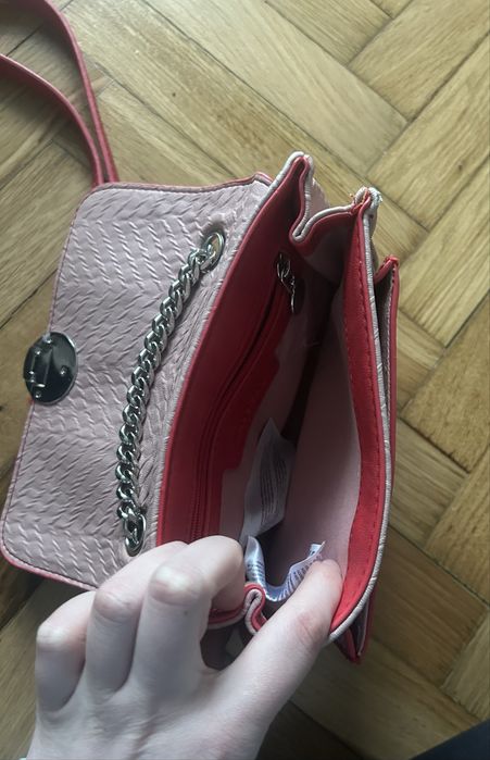 Mała torebka Desigual różowa czerwona na ramię łańcuszek listonoszka