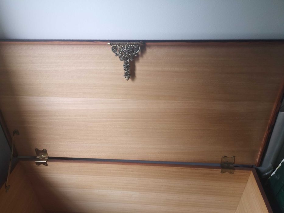 Arca de enxoval trabalhada