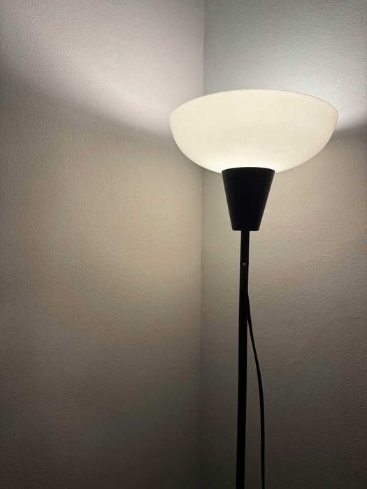 Luminária de Chão IKEA (com lâmpada LED incluída)