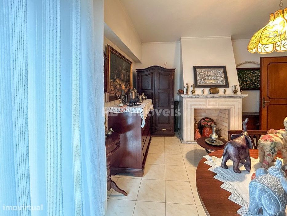 Apartamento T3 c/ arrecadação no sótão e acesso 2 elevadores - Cent...