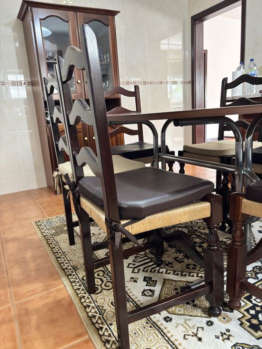 Conjunto mesa e cadeiras
