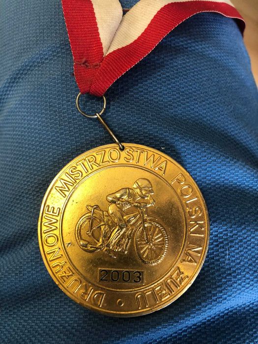 Złoty medal z 2003r DMP na żużlu dla CKM Włókniarz Częstochowa