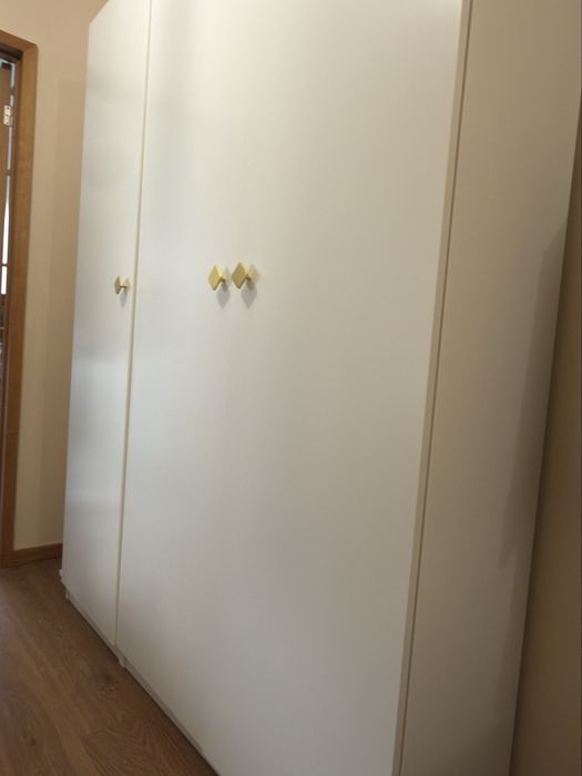 Armário 3 portas (tal como na imagem do ikea)