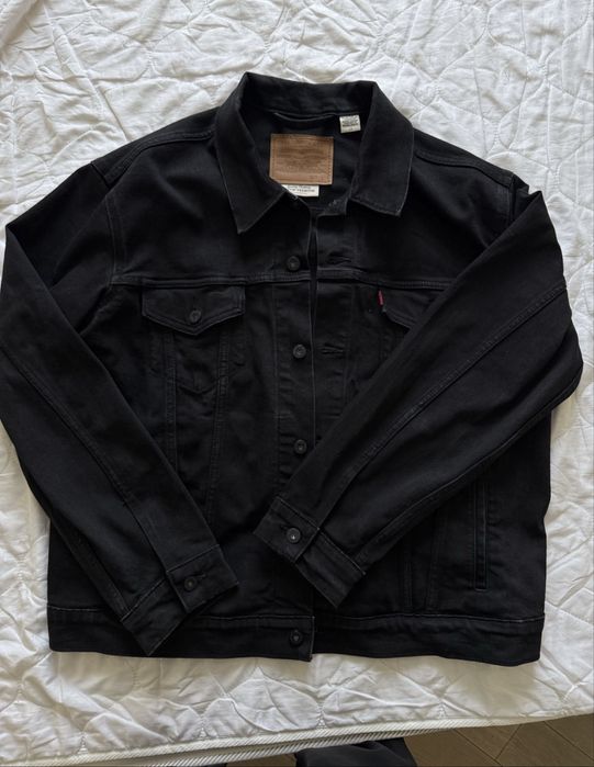 Levi's оригінал чорна джинсова куртка , стиль oversize