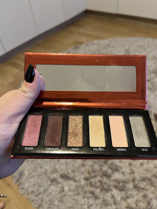 Paletka cieni do pwiek marki douglas