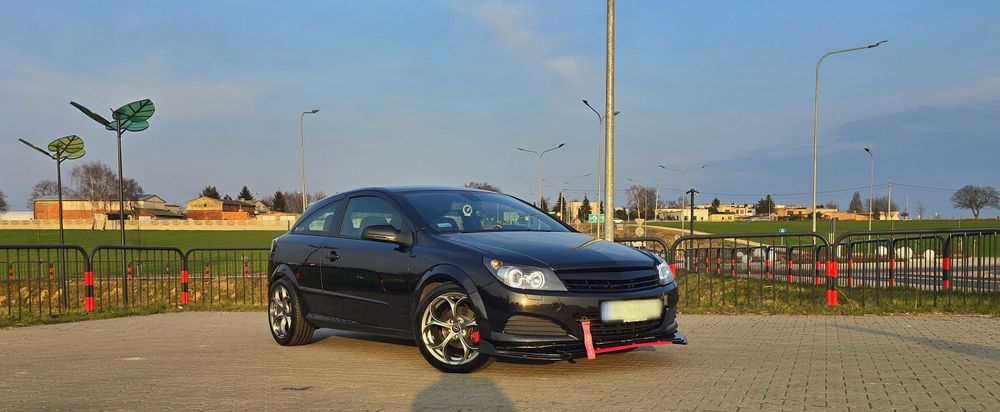 Opel Astra H GTC 2005r