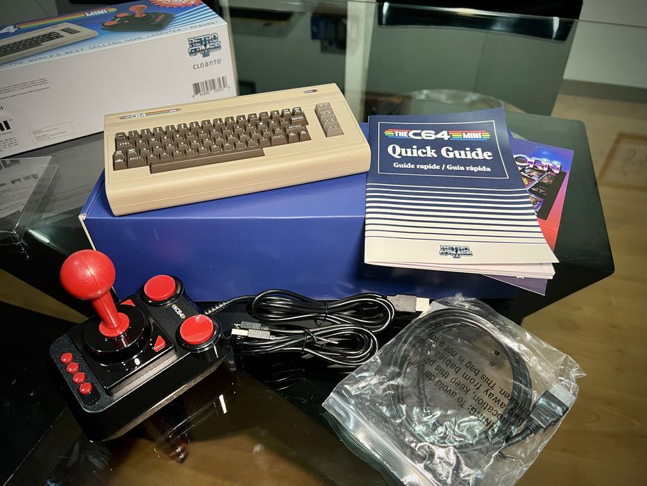 The C64 Mini - Aberto apenas para testes e exibição.