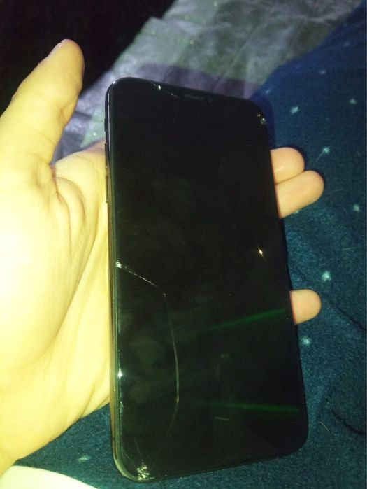 iPhone XS       €7064752239715587122