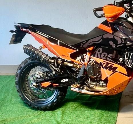 KTM 890 R kit ReBull
