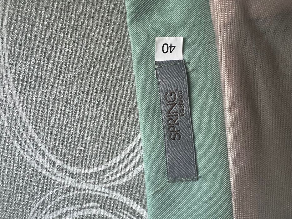 Продаю спідницю мʼятного кольору