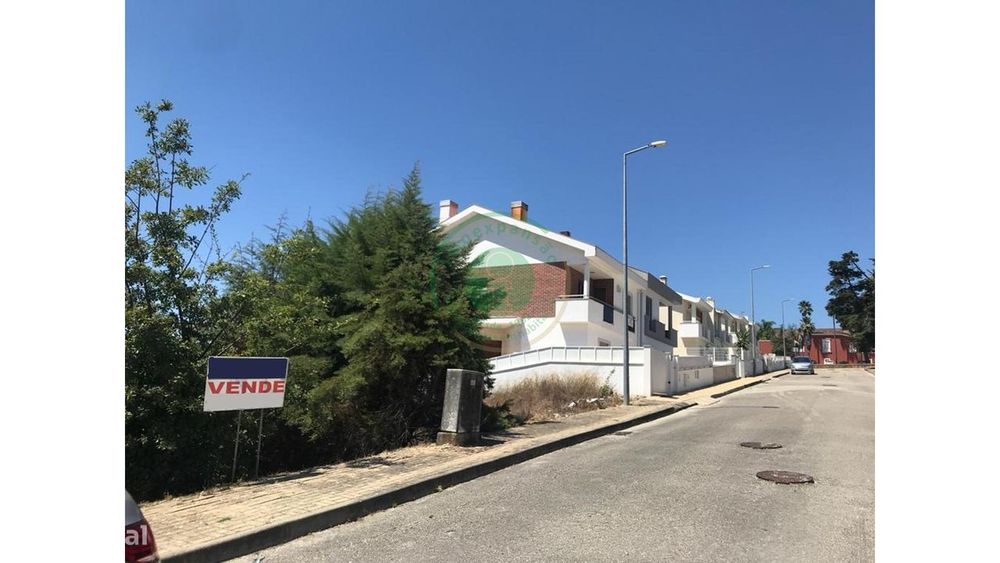 Lote Terreno com 396 m2 em Coimbra
