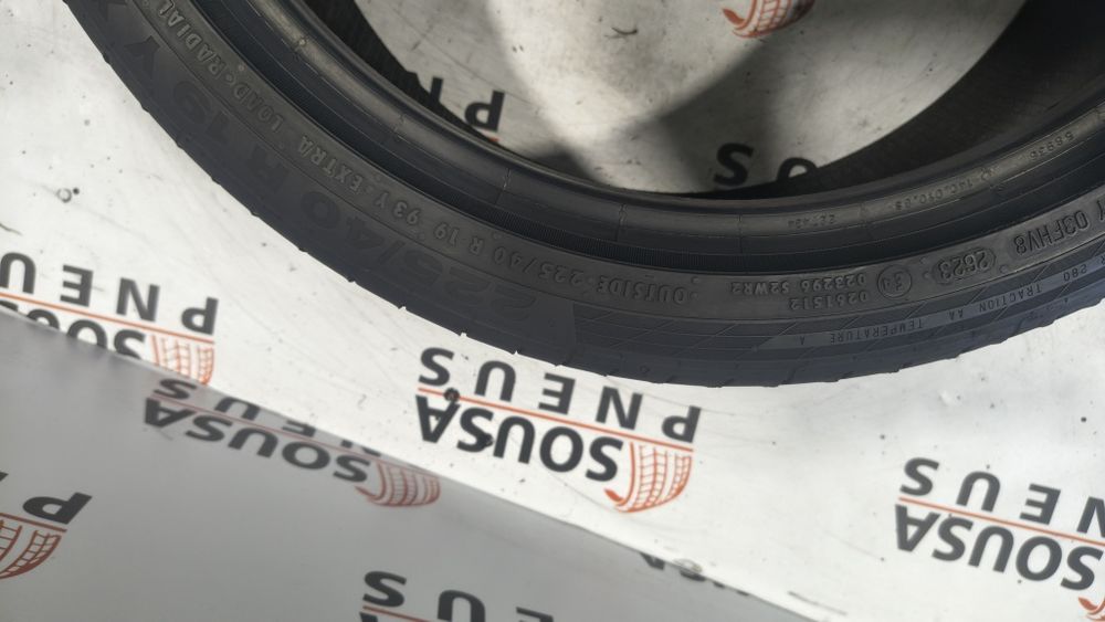2 pneus semi novos 225-40R18 Continental SSR - Oferta dos Portes