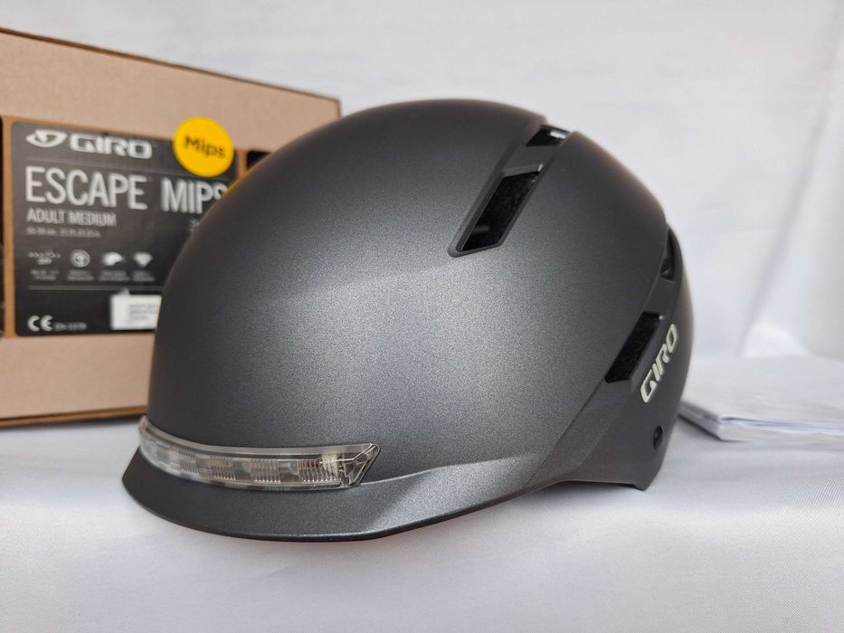 Kask rowerowy Giro Escape Mips Graphite M 55-59cm LED