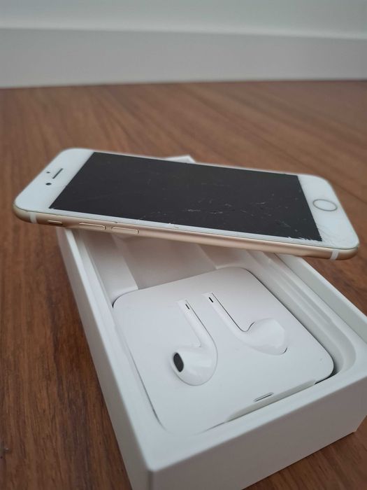 Vendo iPhone 7 totalmente funcional, com ecrã estalado.