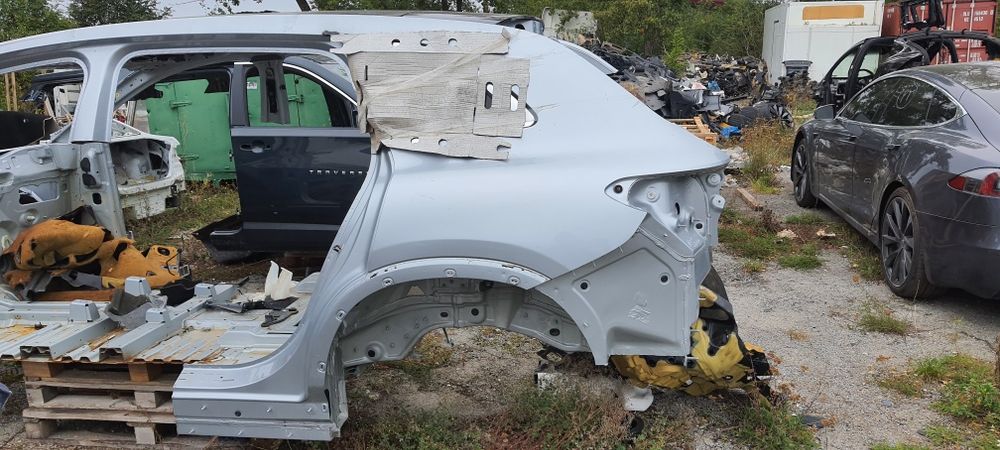 Заднє ліве крило Mercedes EQS SUV