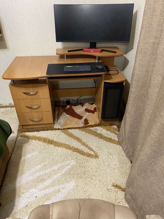 Стіл комп’ютерний