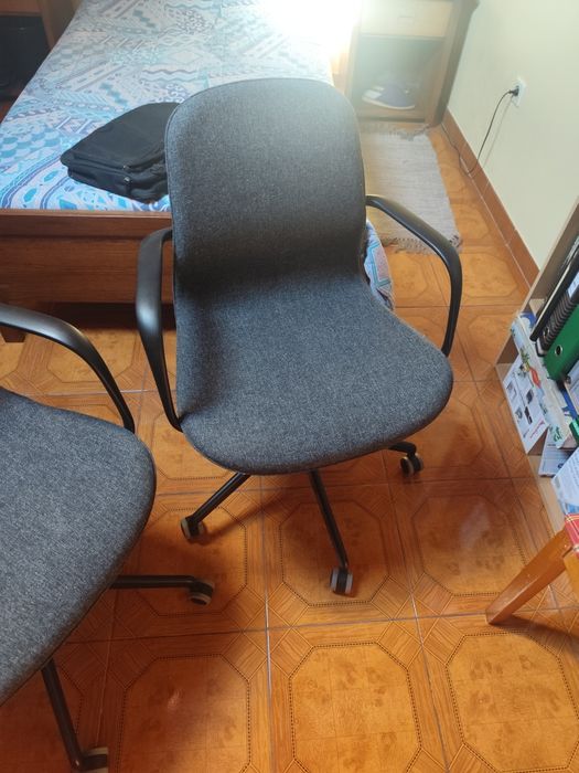 Cadeira com rodas e braços de apoio ikea