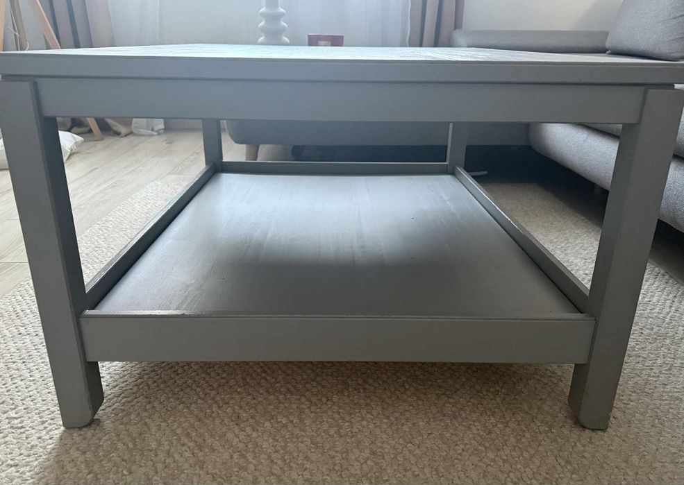 Ładny stolik jak nowy