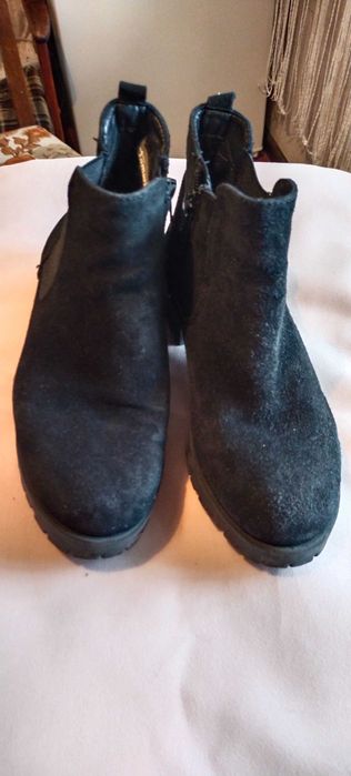 Продаю ботинки осенее-весенние кожаные бу