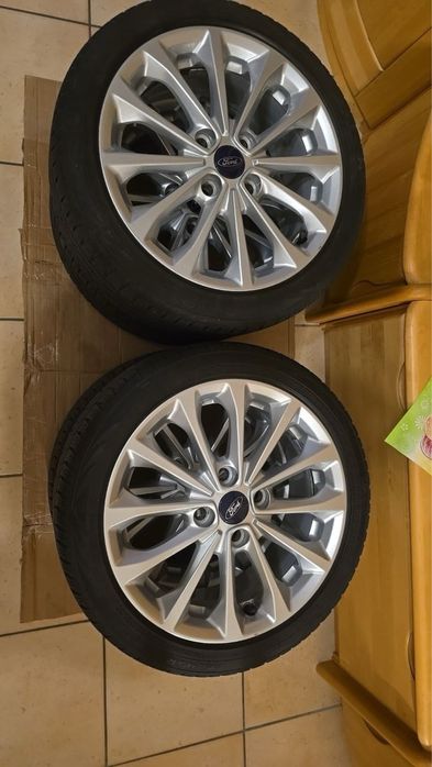 Jantes Aro 16 Ford com pneus em boas condições