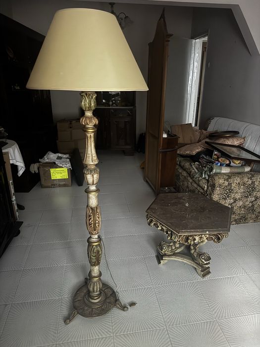Conjunto sala mesa de centro  e candeeiro de pé alto