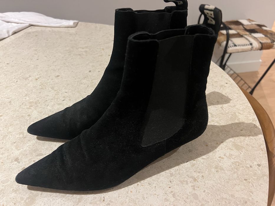 Botas n 36 praticamente novas.