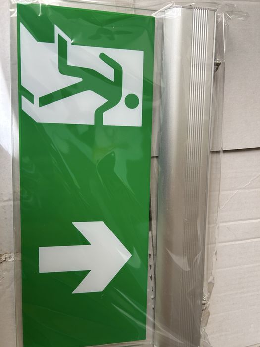 таблички(артлайт) вихід!