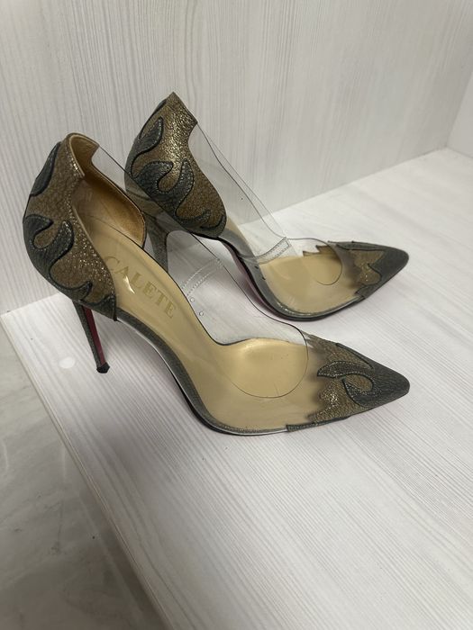 Нові туфлі золотого кольору з силіконом