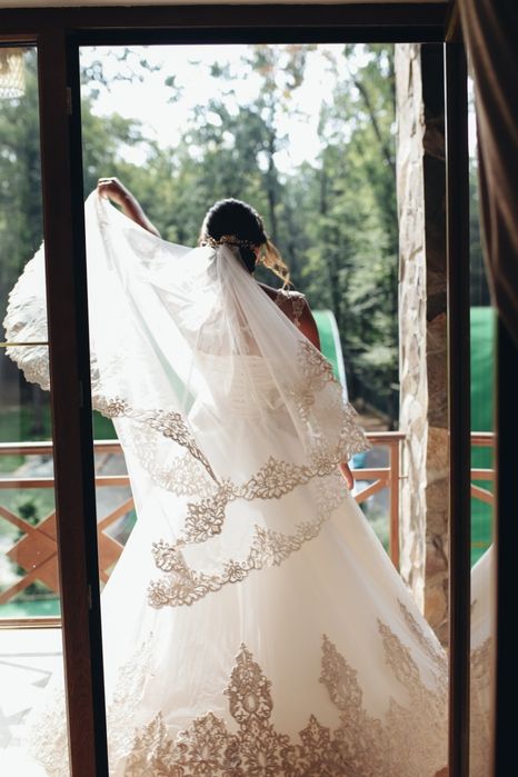 Весільна сукня з мереживом.