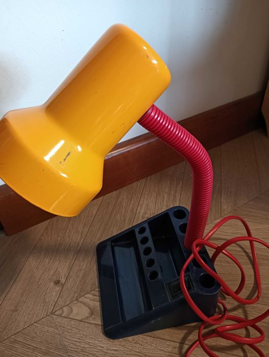 Lampa biurkowa z organizerem Massive gięta