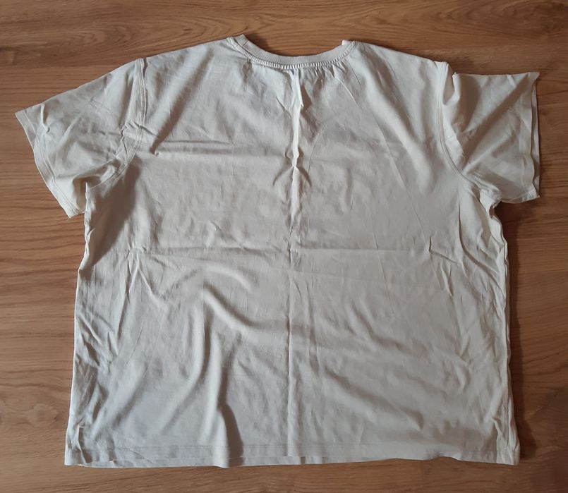 Beżowy t-shirt SINSAY