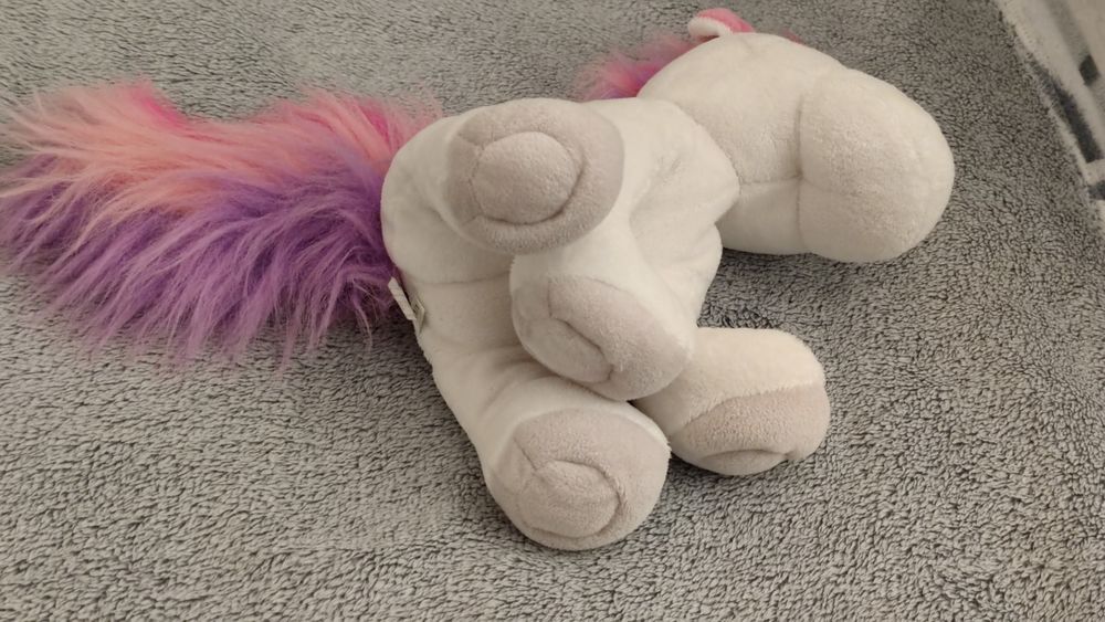 Очаровательная пони из серии Pony Tales. TM Keel Tales.